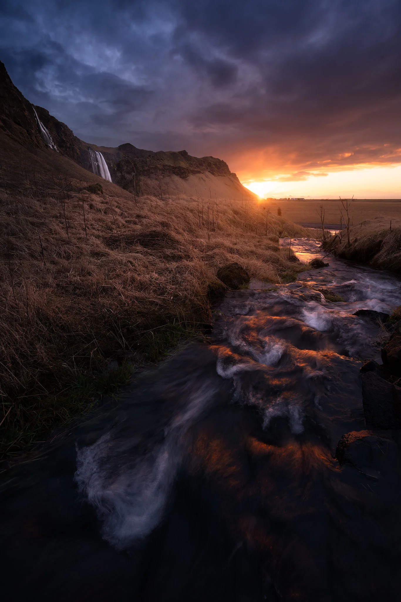 Selljulandsfoss-streams.jpg