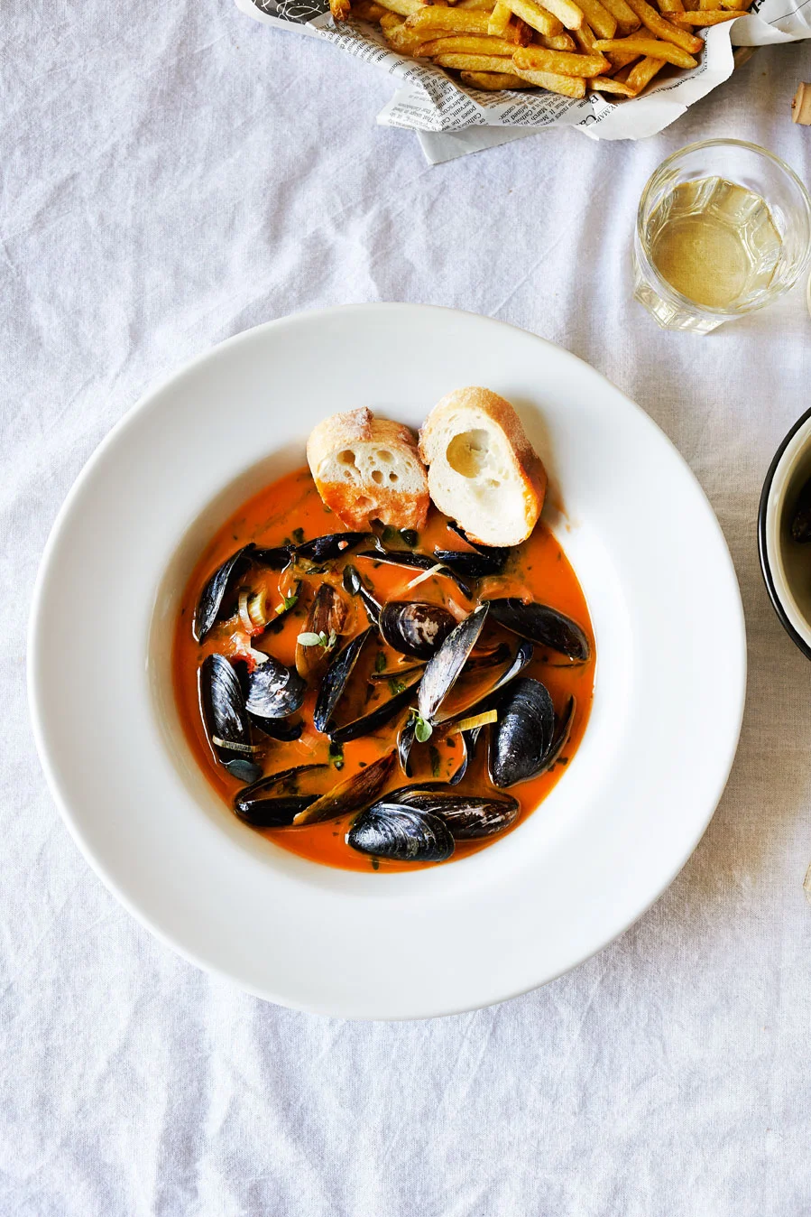 Eide_CuriousIssue_SteamedMussels0608WEB.jpg