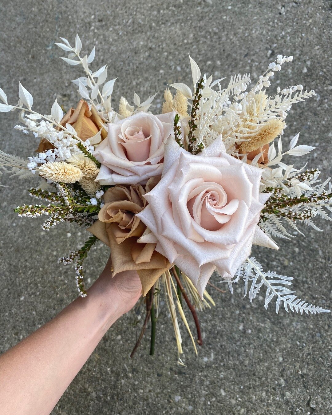 Happy Friday! ⠀⠀⠀⠀⠀⠀⠀⠀⠀
⠀⠀⠀⠀⠀⠀⠀⠀⠀
.⠀⠀⠀⠀⠀⠀⠀⠀⠀
.⠀⠀⠀⠀⠀⠀⠀⠀⠀
.⠀⠀⠀⠀⠀⠀⠀⠀⠀
.⠀⠀⠀⠀⠀⠀⠀⠀⠀
.⠀⠀⠀⠀⠀⠀⠀⠀⠀
.⠀⠀⠀⠀⠀⠀⠀⠀⠀
.⠀⠀⠀⠀⠀⠀⠀⠀⠀
.⠀⠀⠀⠀⠀⠀⠀⠀⠀
#wedding #weddings #weddingflowers #weddingflorist #bride #bridesmaids #bouquet #flowers #florist #chicagobride #chicagoflorist 