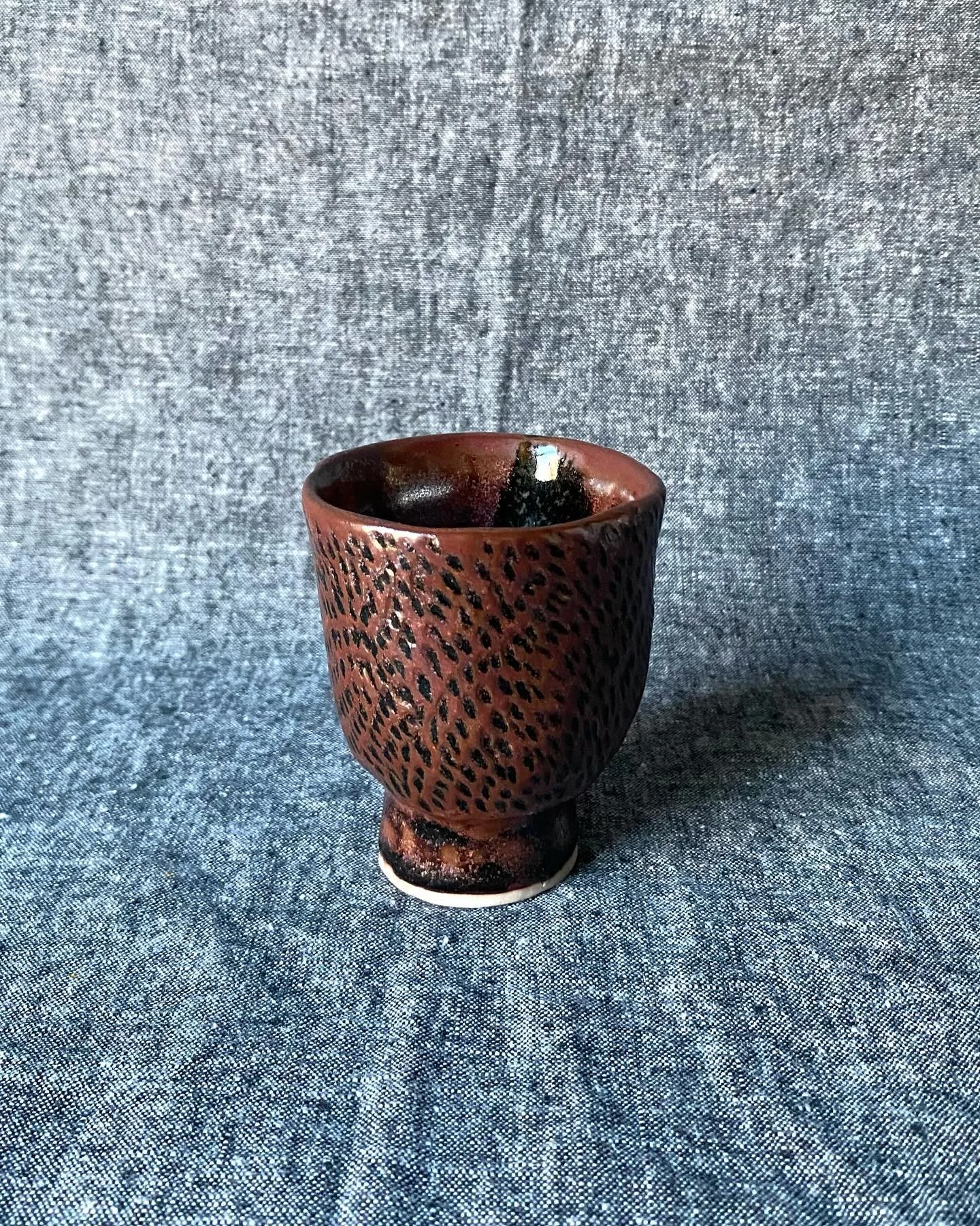 There are lots of goodies still available at the studio 🏺 My website is up-to-date. If you want to nab things before the studio sale let me know, or come see me and @hwceramicworks at the studio on December 8th, 11-4. 721 Gore Ave ❤️❤️