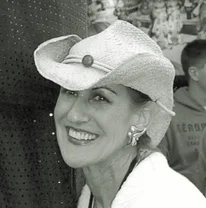 Lincoln+hug+SM+file+ B AND W HEAD ONLY .JPG