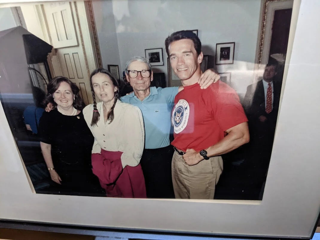 Unknown woman, Heather Foley, Tom Foley, and Arnold Schwarzenegger. I was a guest in the Foley home in 2021.