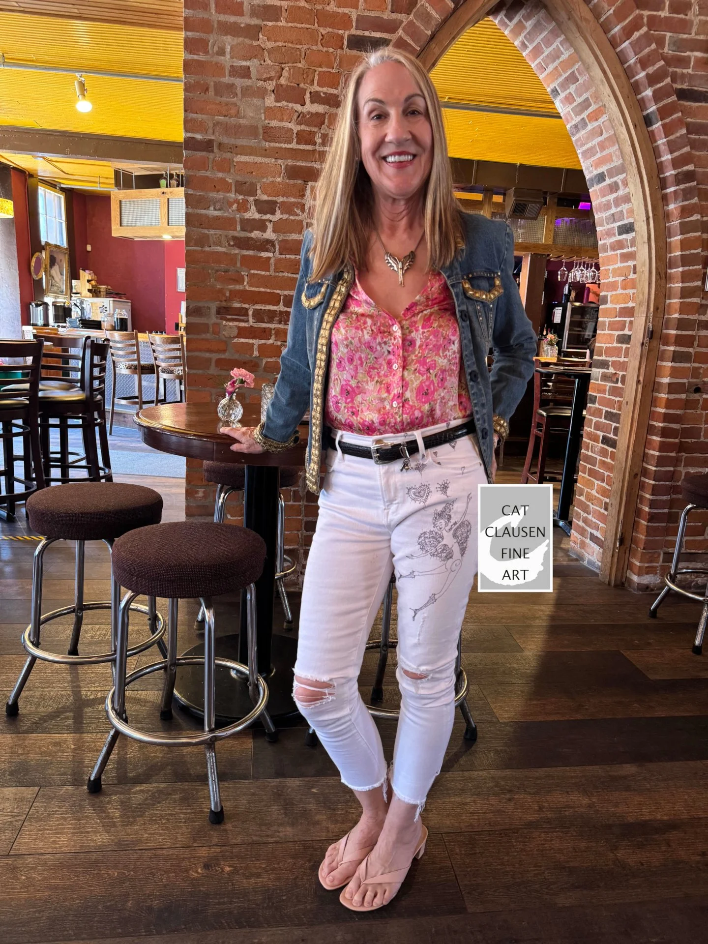 LOGO JENAS Marys white jeans.jpg