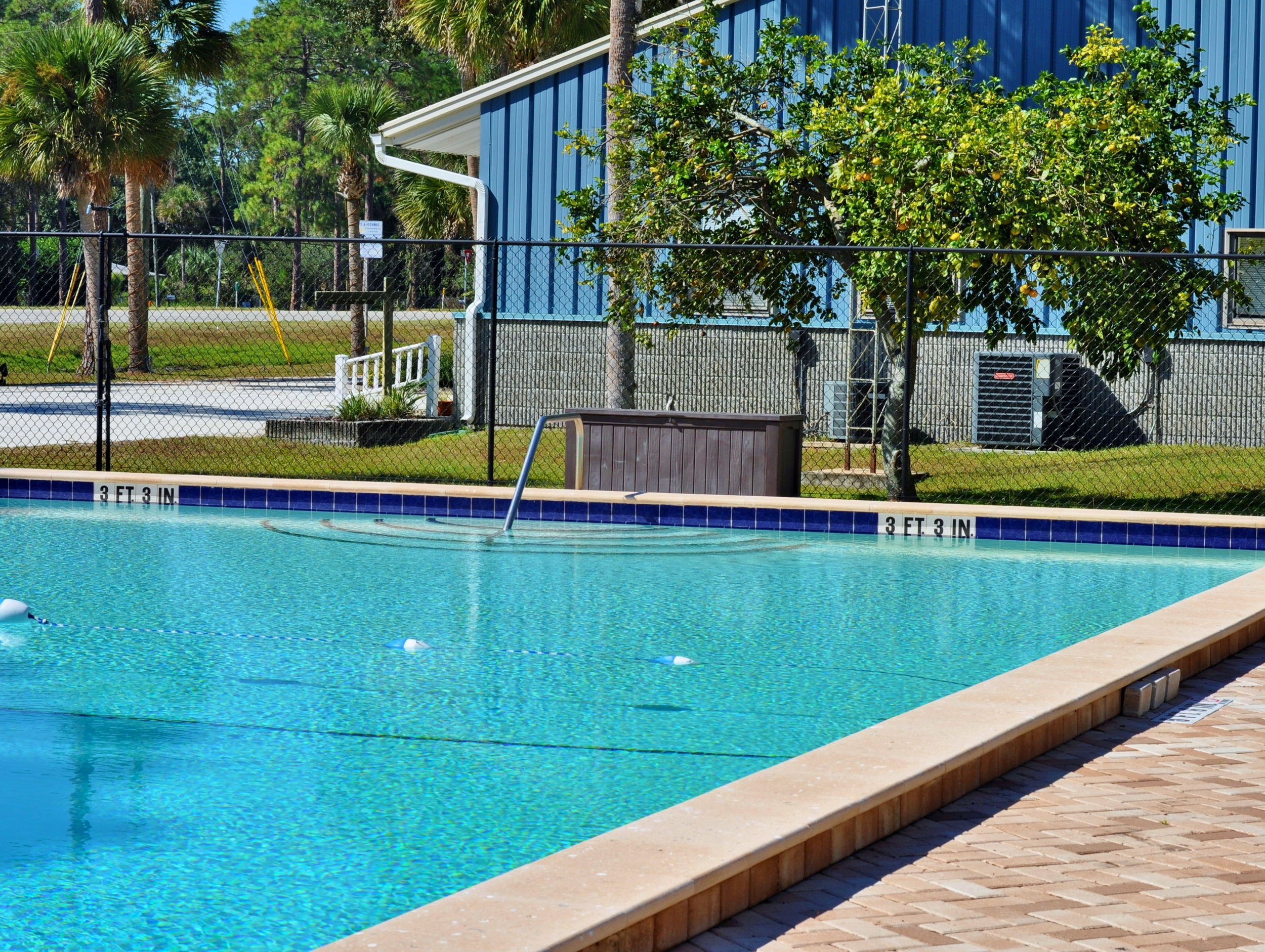 POOL STEPS AND OFFICE.JPG