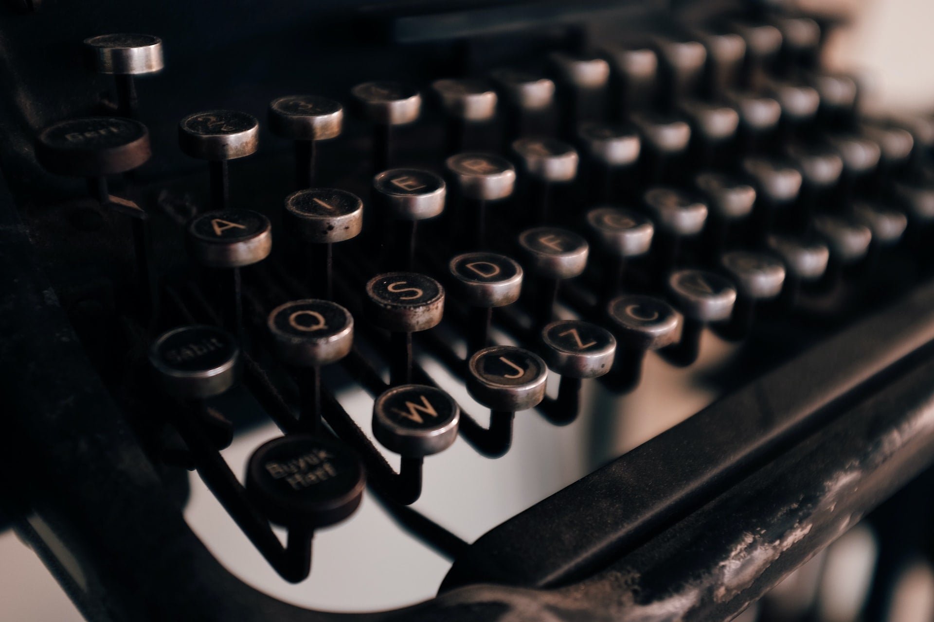 typewriter-min.jpg
