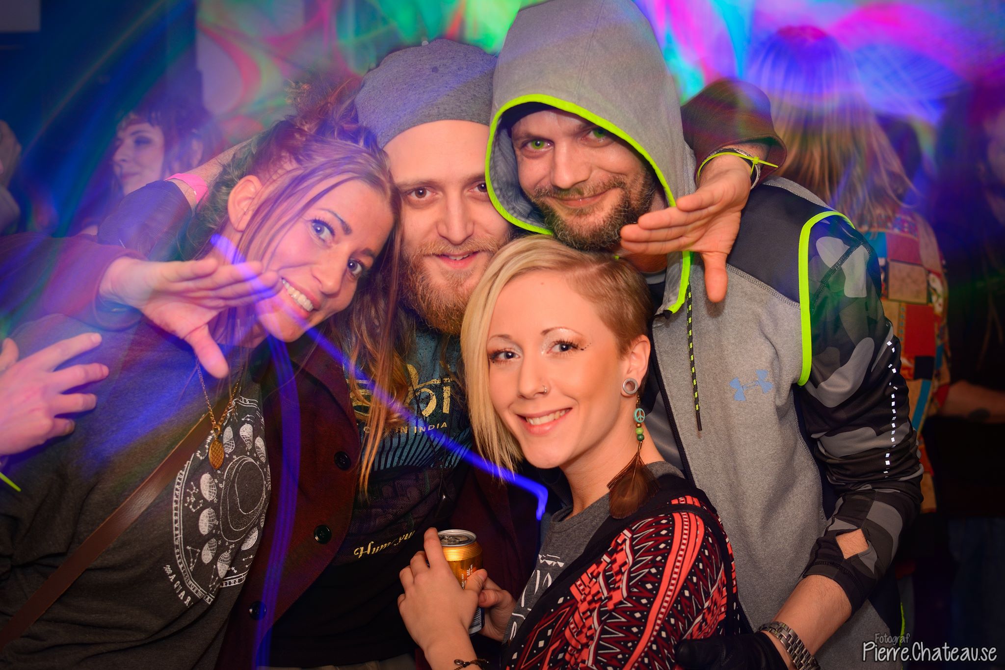 "Friends who rave together stay together"