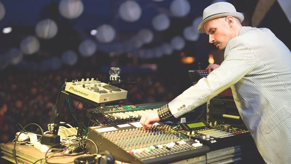 Live at Pfingst-Open-Air Elektrogelände stage. #nomacbook