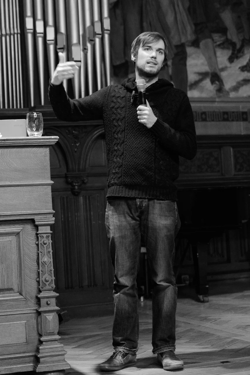 Presenting my dissertation during the prize ceremony. Picture by Stefan Müller . See also his LingPhot blog.