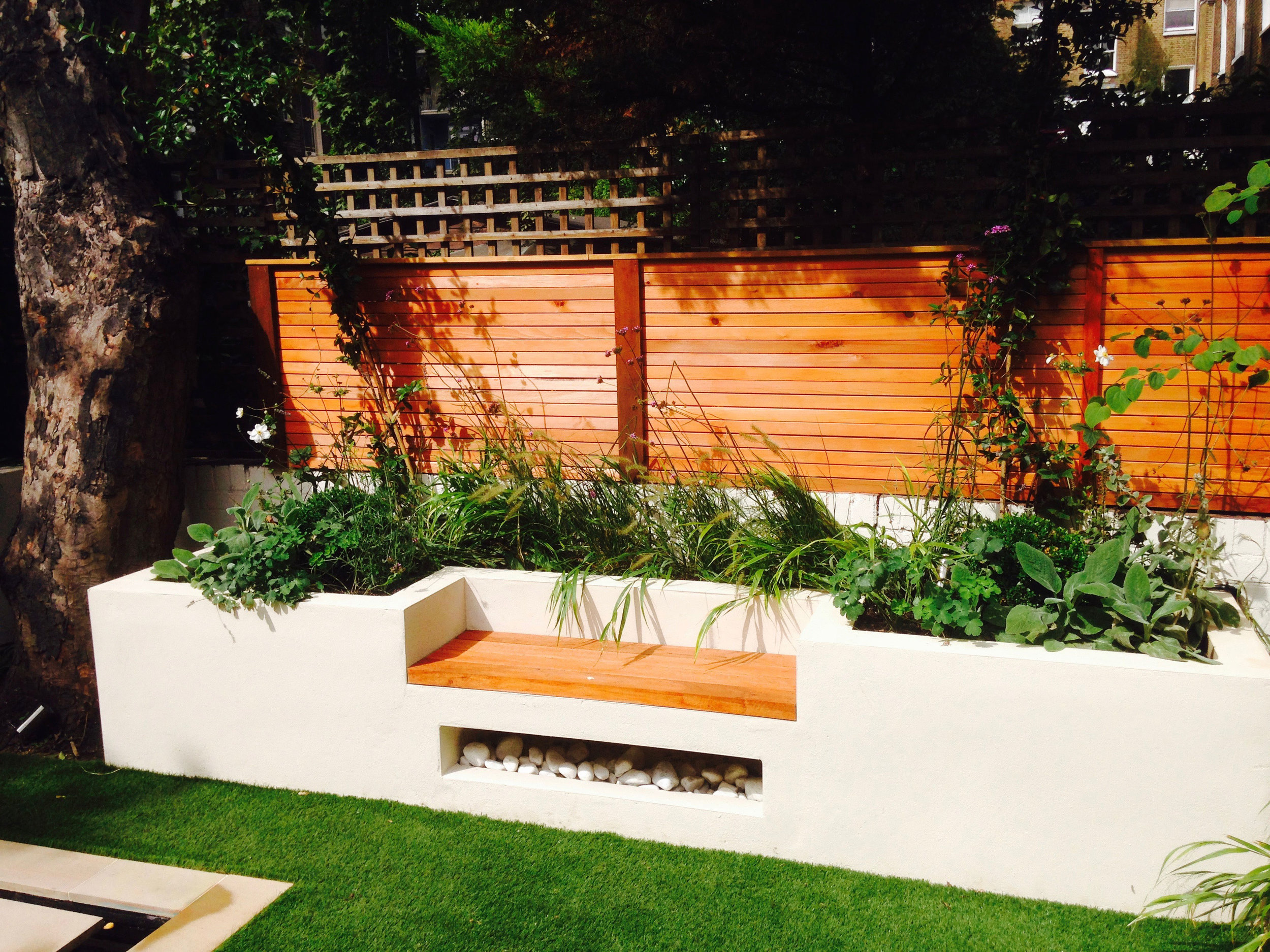 Rendered-bench---rendered-beds-Gallagher-gardens---Landscaping-Oxford.jpg