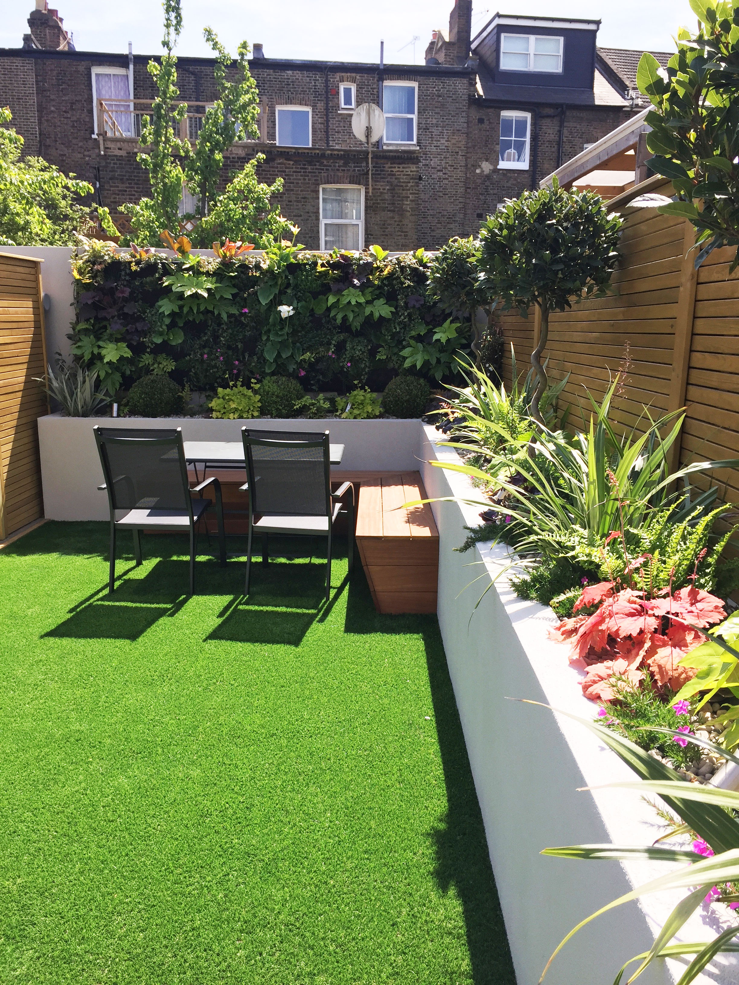 Living-wall-and-artificial-turf-Gallagher-gardens---Landscaping-Oxford.jpg