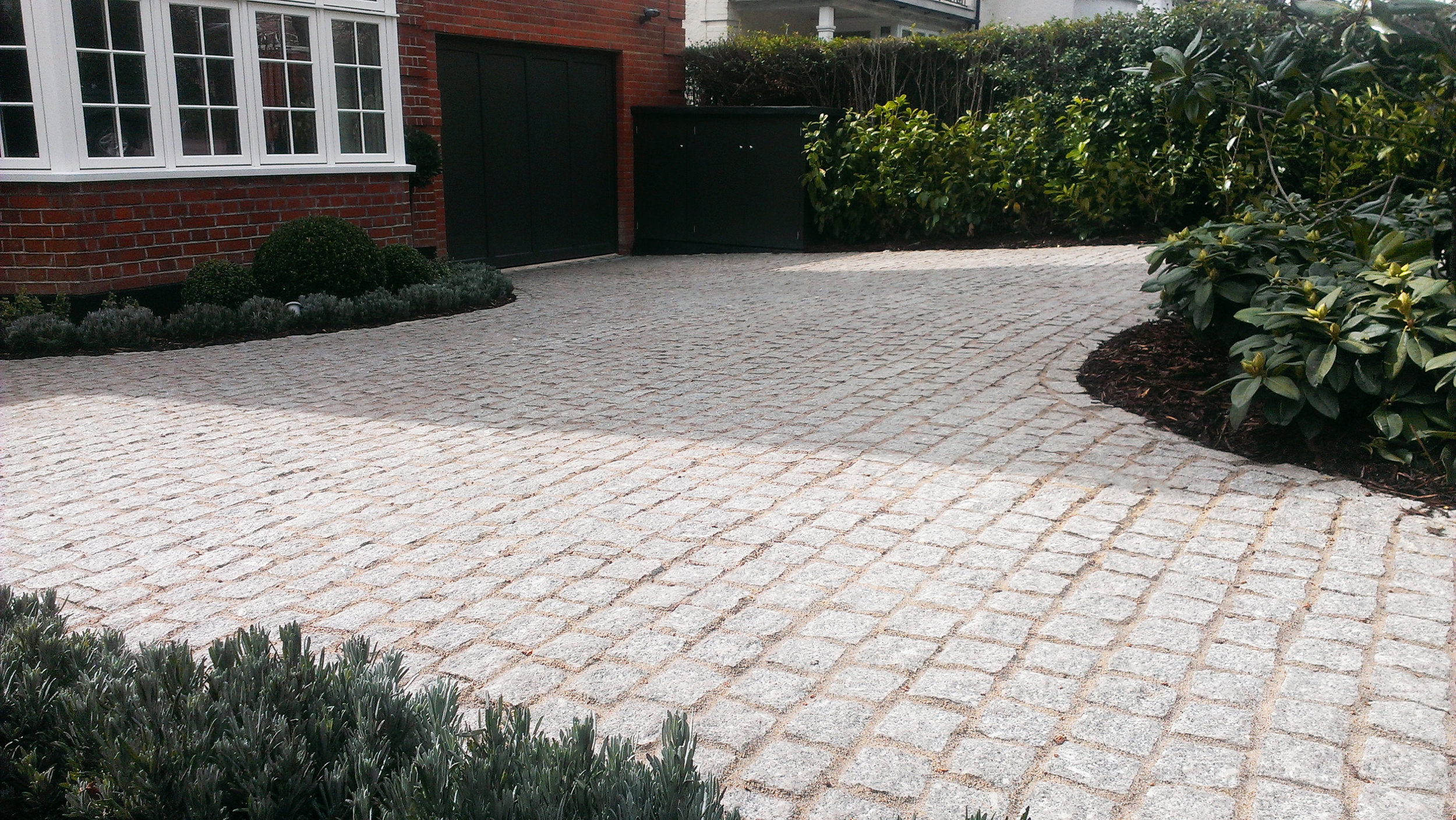 Driveway---Gallagher-gardens---Landscaping-Oxford.jpg