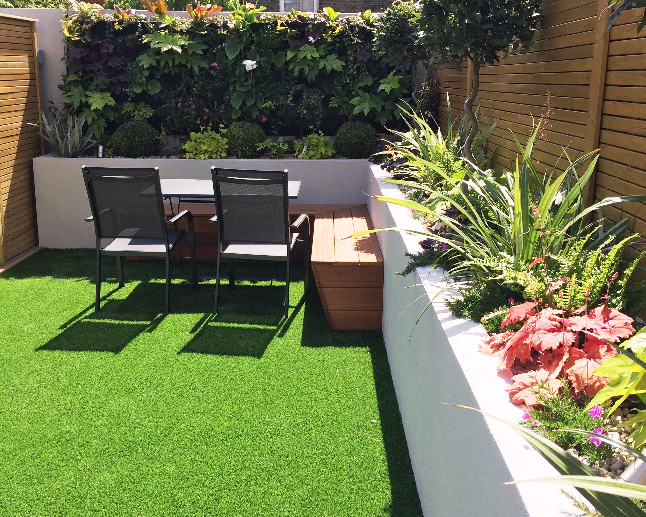 Living-wall-and-artificial-turf-Gallagher-gardens---Landscaping-Oxford.jpg