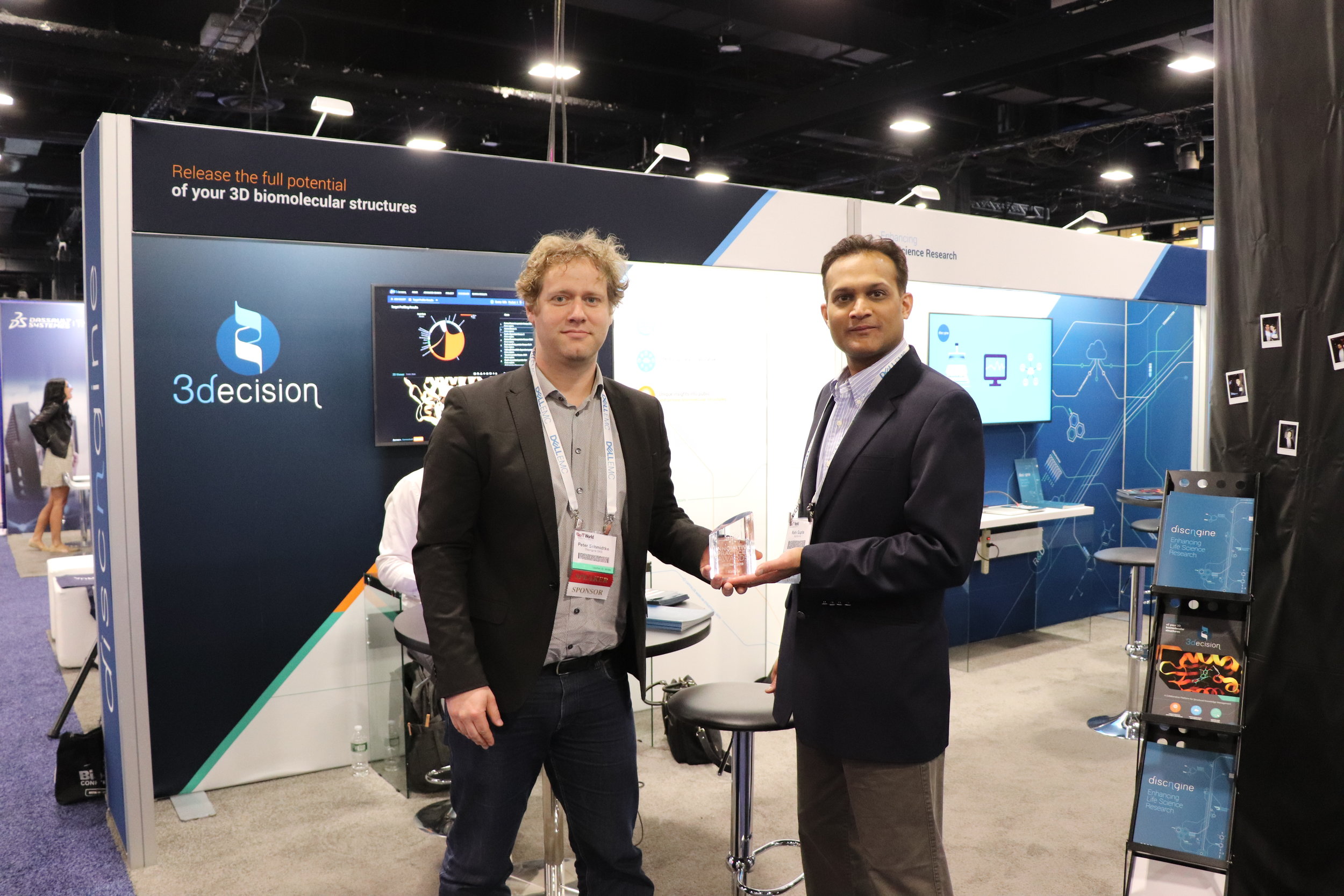 Discngine and AbbVie, winners of the Innovative Practices Award at Bio-IT 2019!