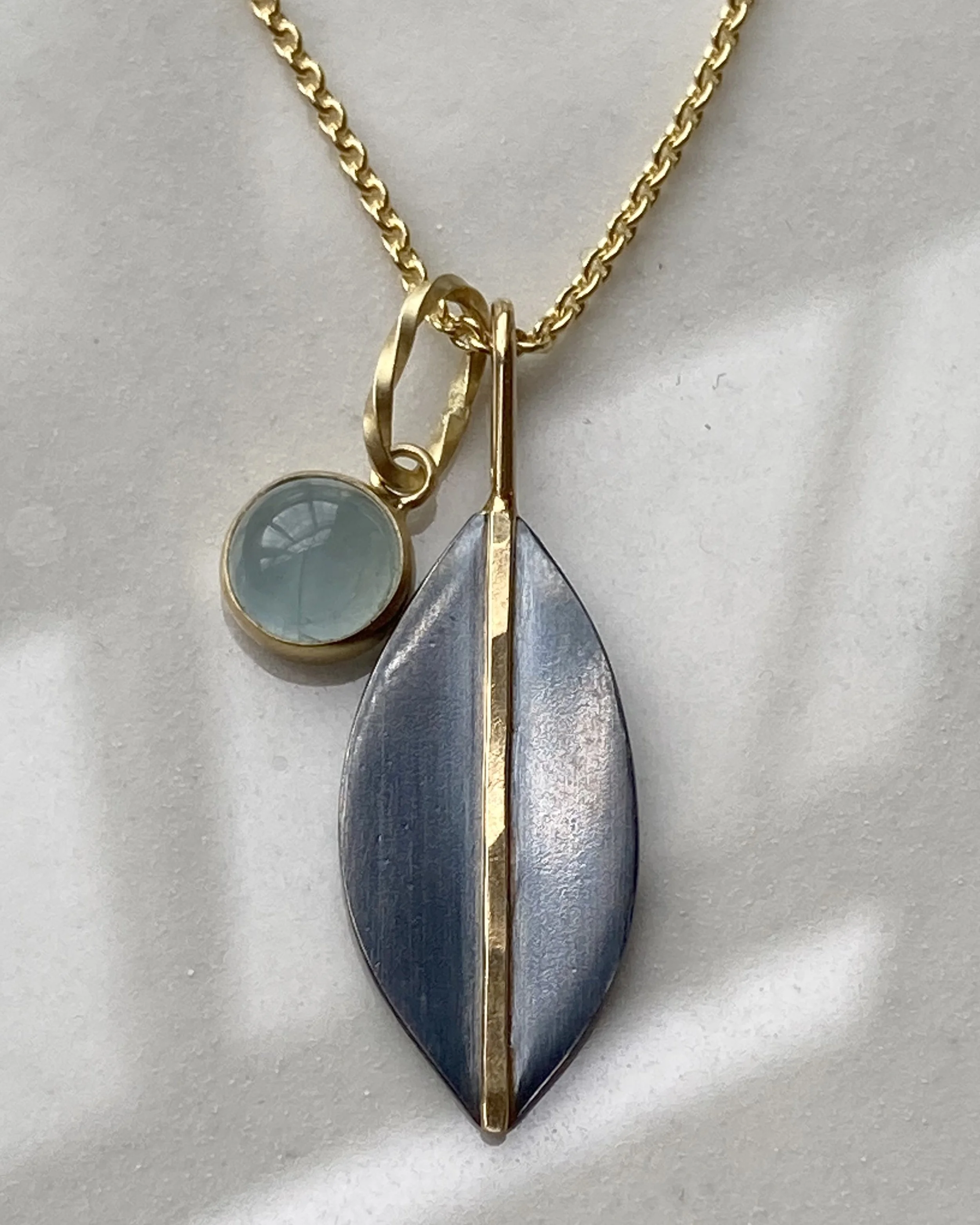 6mmAquamarineTwoTonePetalPendantsGoldChain.jpg