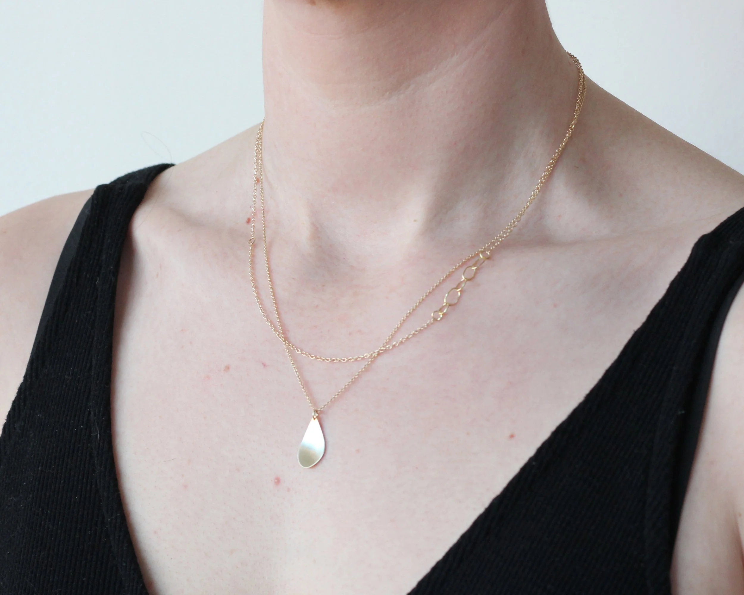 10kSwayGoldChain_OnBody.jpg