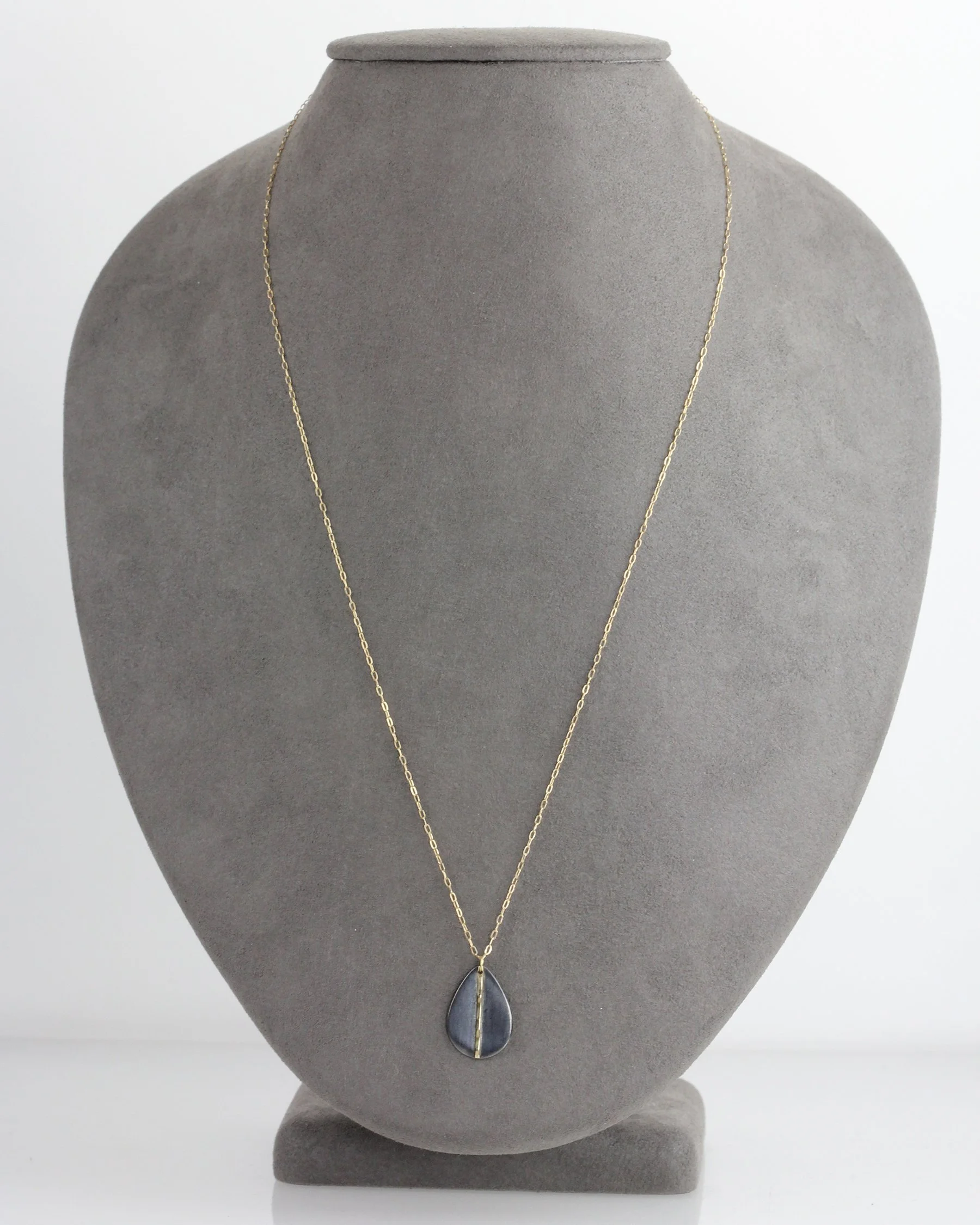 GrayNeck-TwoToneModTeardropGoldChain2.jpg