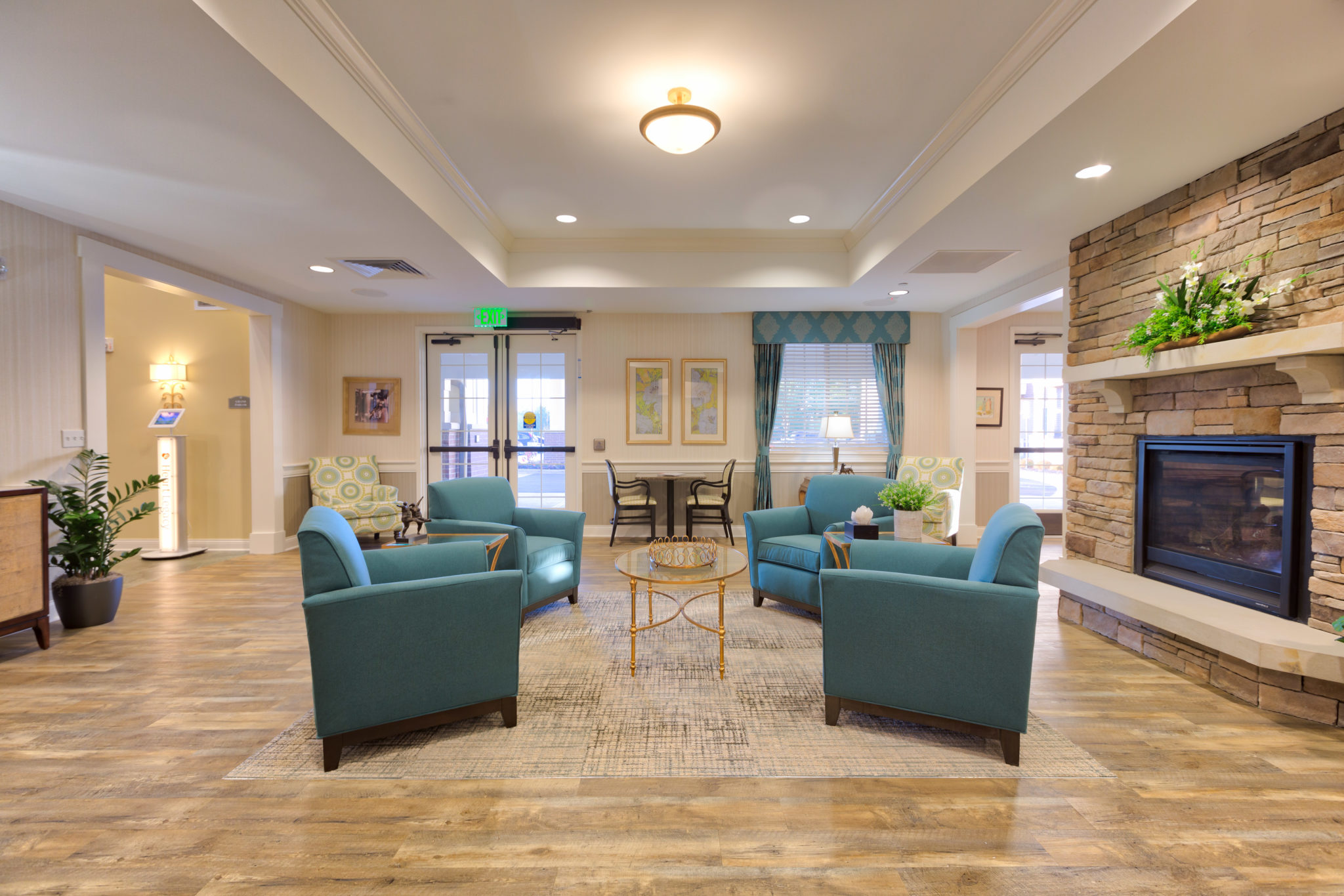 Sycamore Creek Independent Living Lobby Sitting Area.jpg