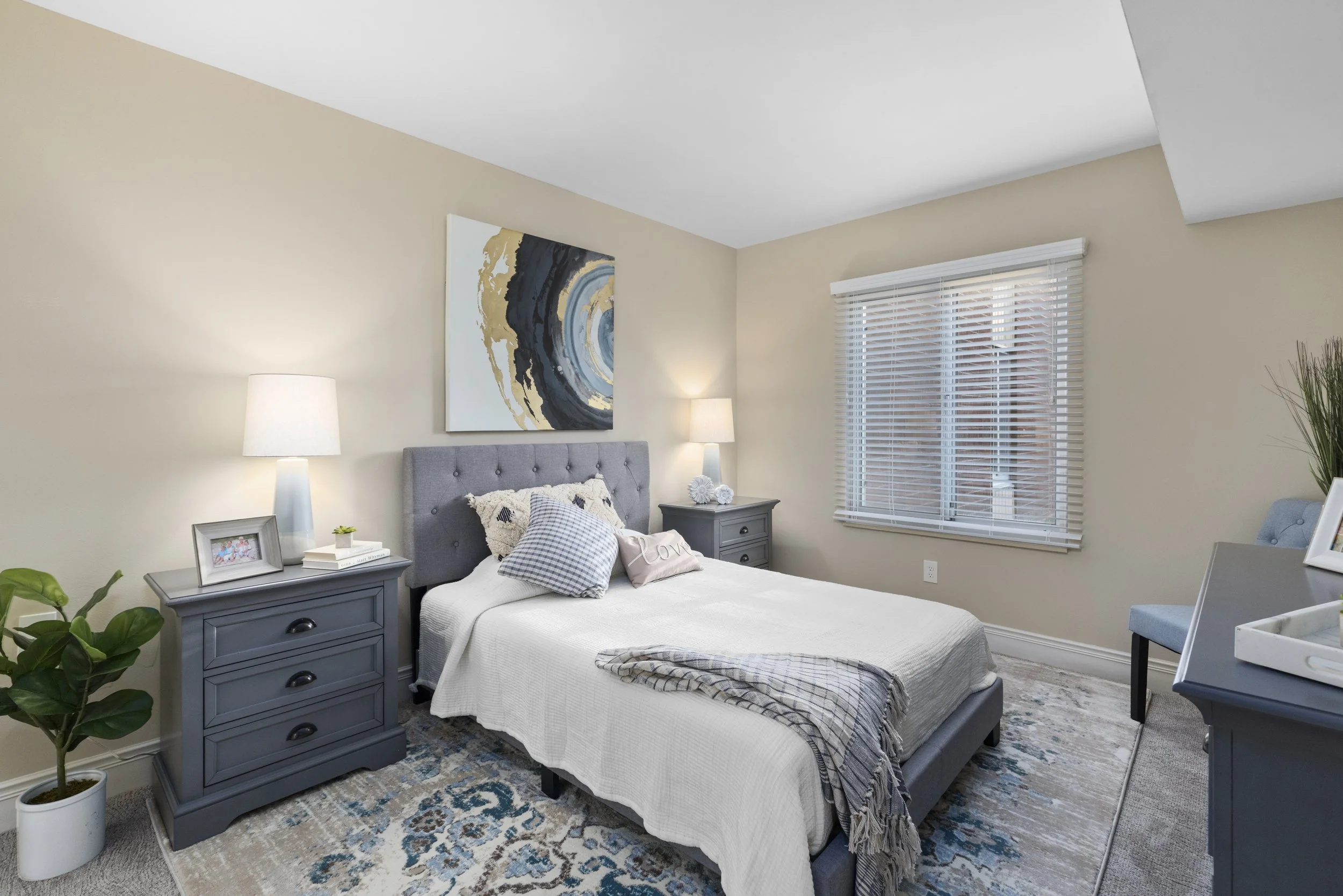 Gambril Gardens bedroom.jpg