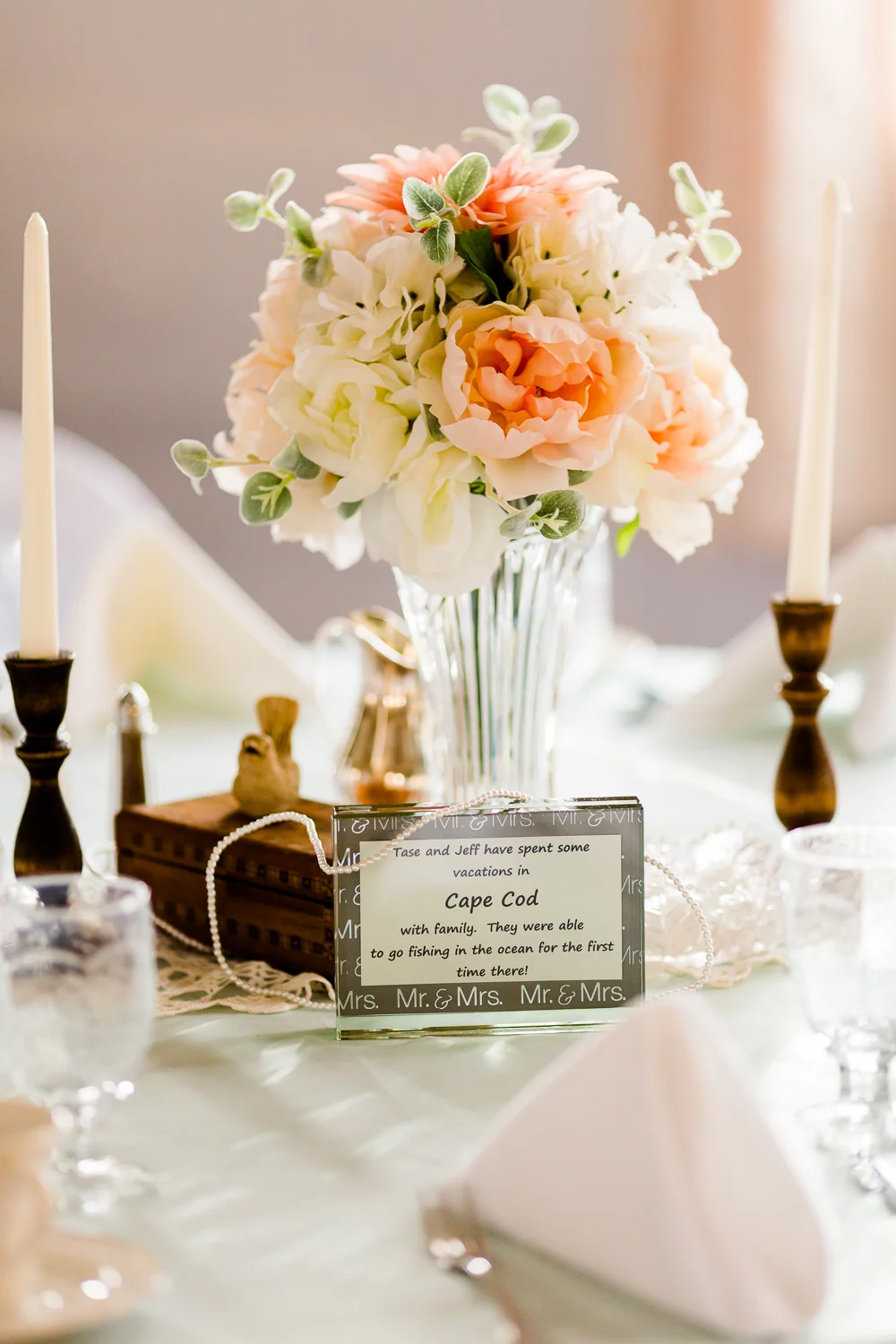 Floral centerpiece on wedding table.