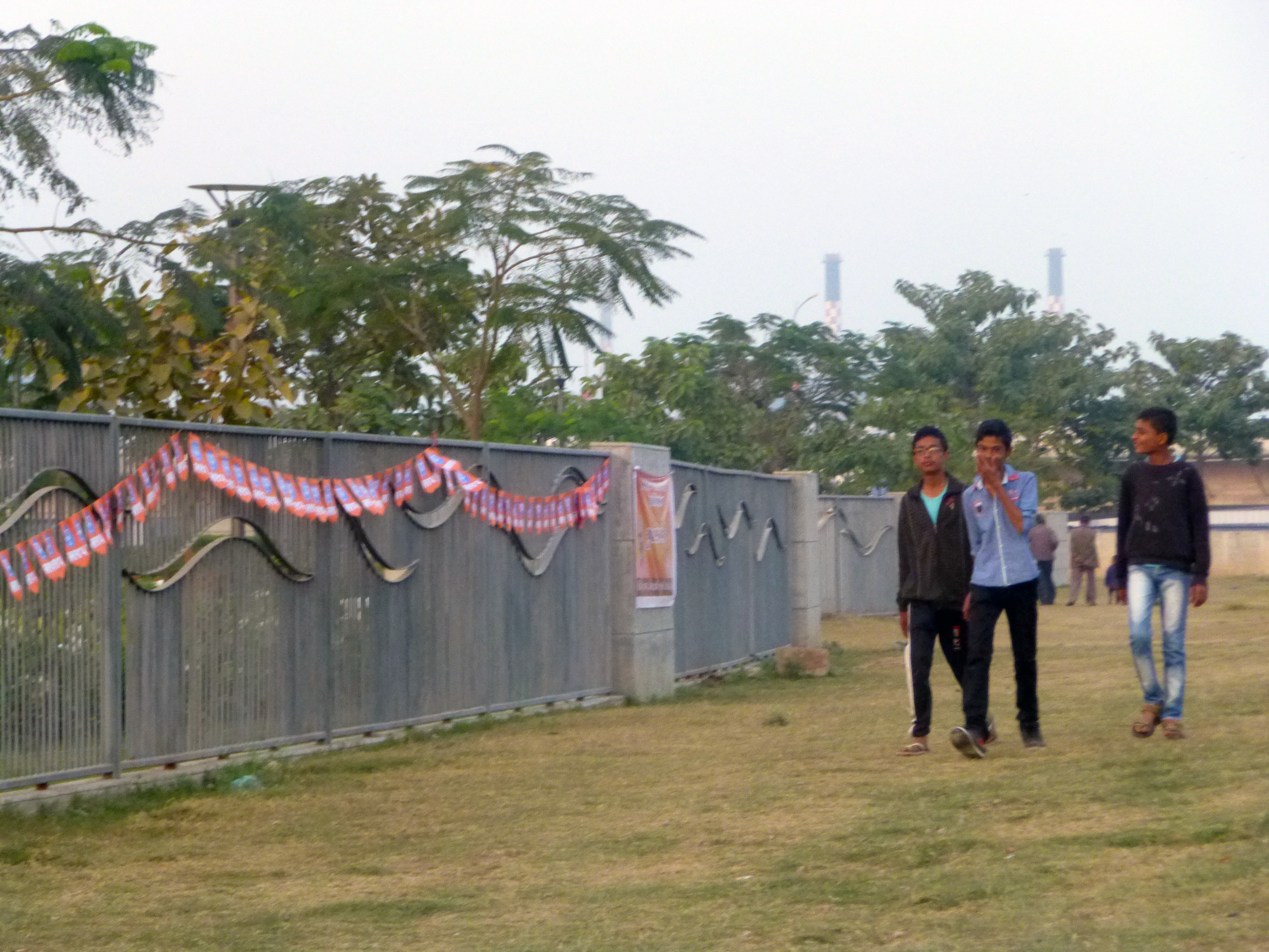 Metal fencing surrounding the Riverfront Park – lack of connection between the park and the surrounding community 