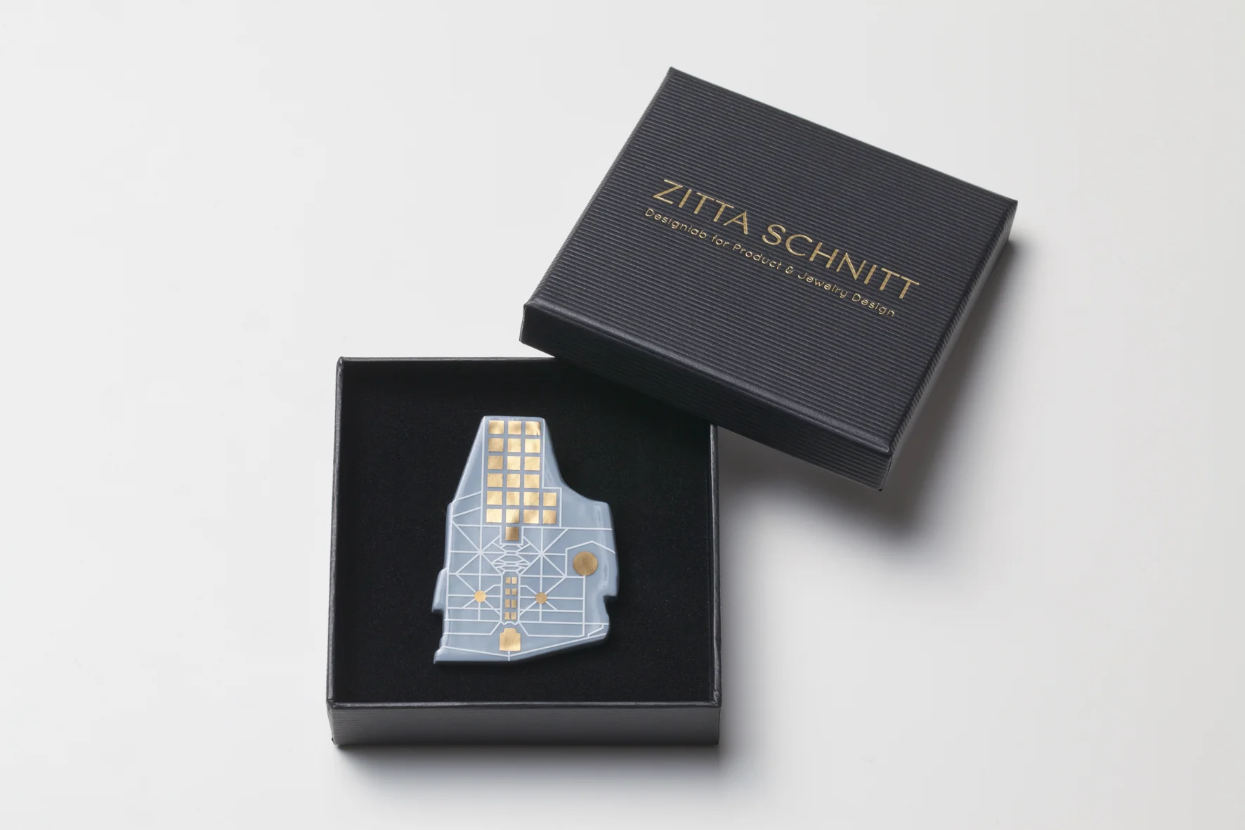 Schoenbrunn_Brooch_ZittaSchnitt_10.jpg