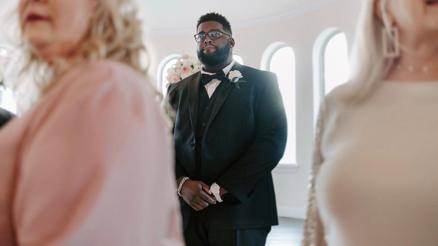 🚨OPPORTUNITY ALERT🚨

I am looking for a highly motivated photographer to join me at a sure-to-be phenomenal wedding for a powerhouse couple this Saturday at @lazyshacienda (not the venue featured in these images)

While this is not a paid position,