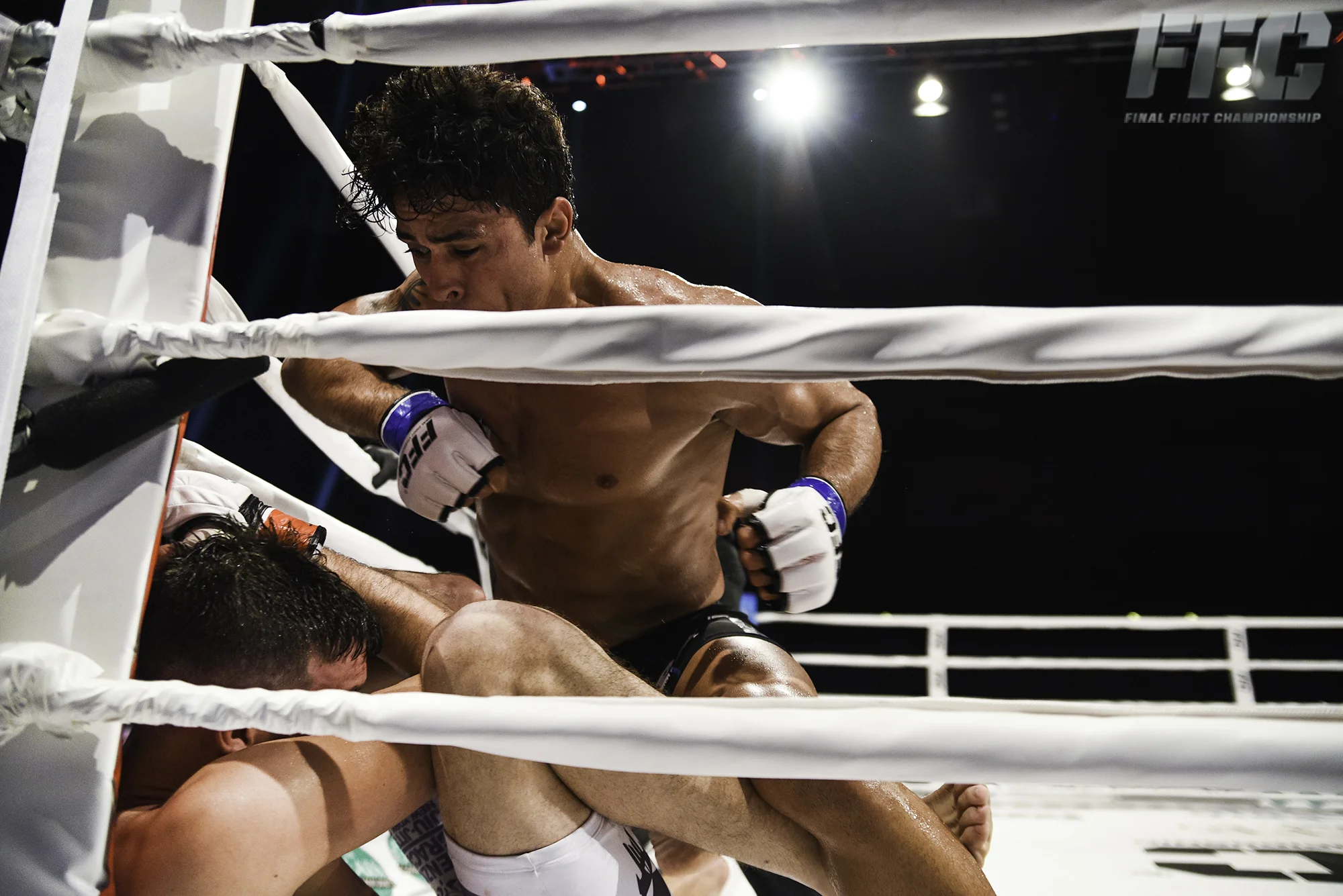 In the MMA main event, Danillo Villefort stopped Thiago Rela in the 3rd round. 
