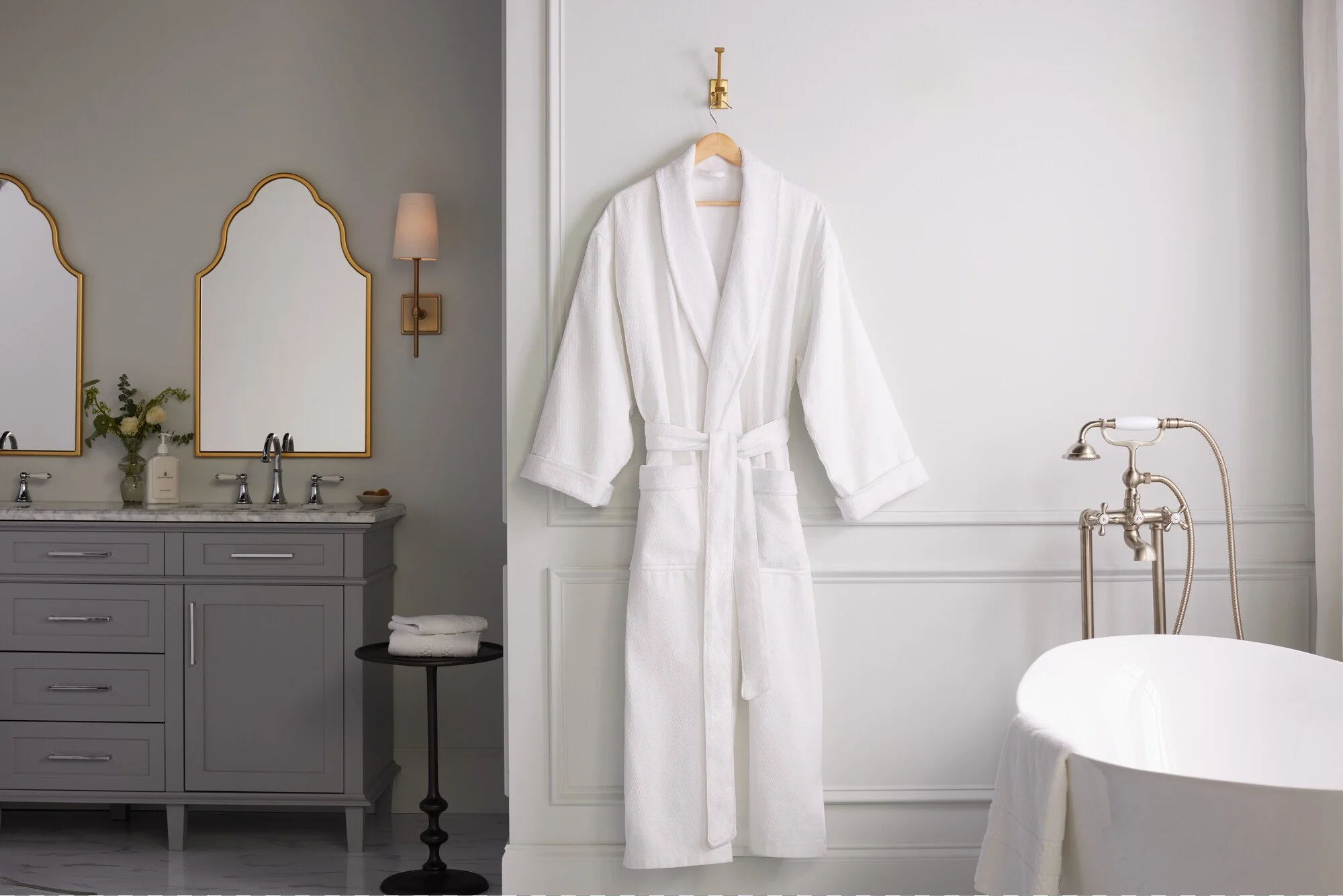 RS33407_the-ritz-carlton-bath-robe-diamond-waffle-RTZ-403-WL-WH-OS-vC1-lpr.jpg