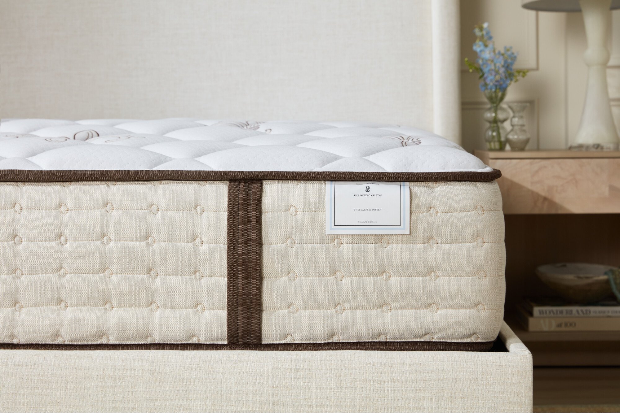RS32401_the-ritz-carlton-mattress-box-spring-stearns-foster-RTZ-124-SF1-PL-vA5-lpr.jpg