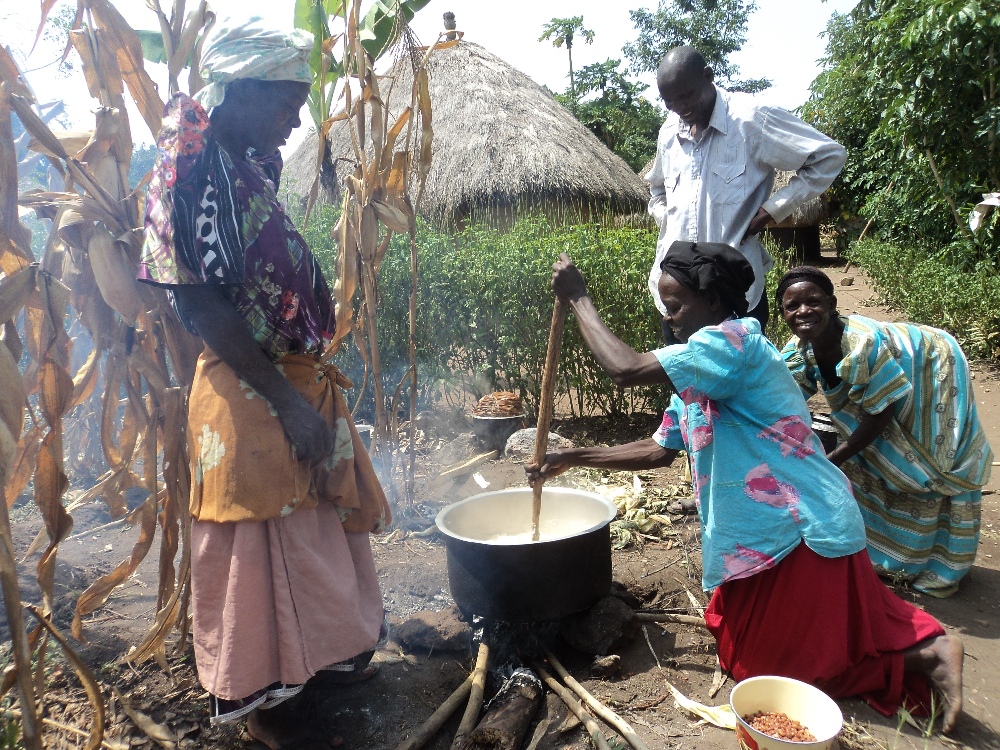 the African tradition----cooking on the ground