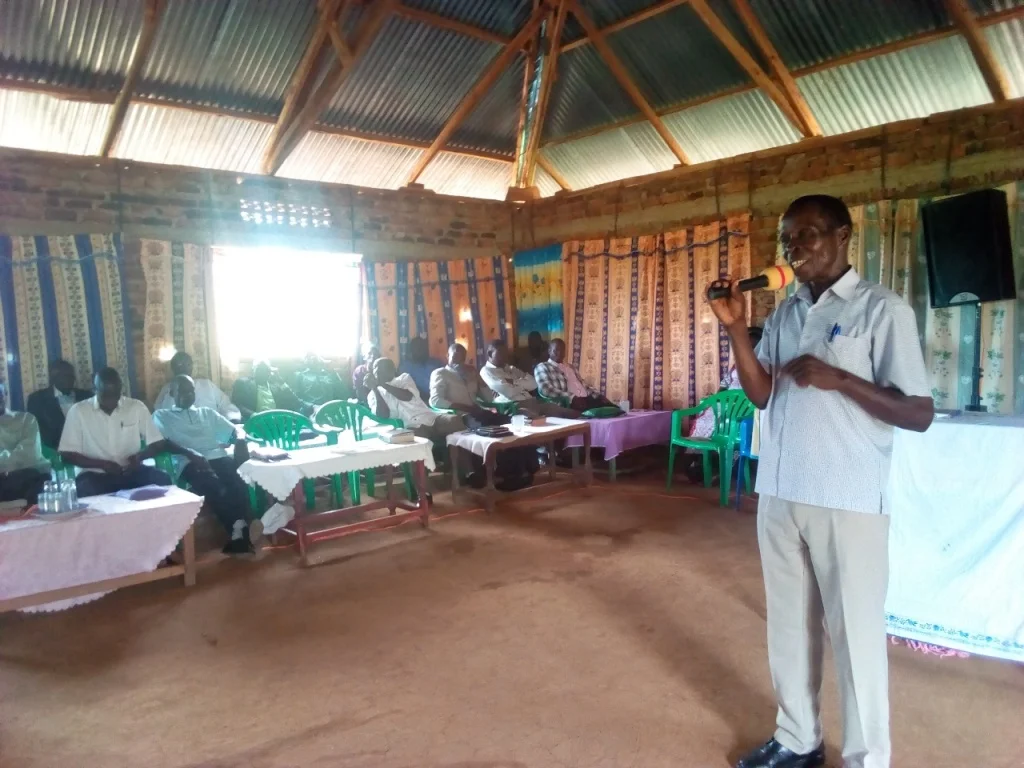 Pr Katandi teaching.2.jpg