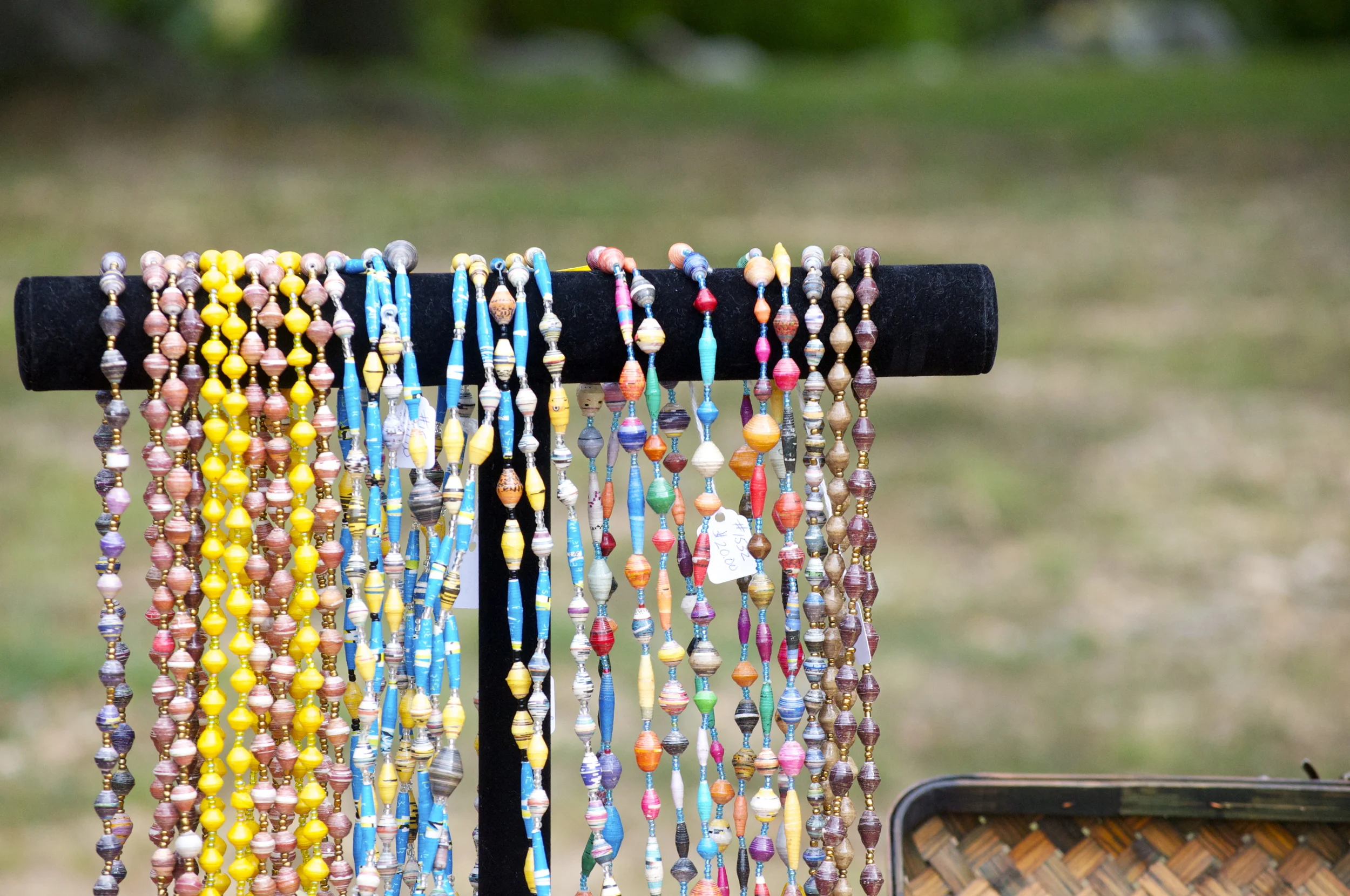 Gulu Beads - Beautifully handcrafted paper jewelry made by the mothers of Wipolo