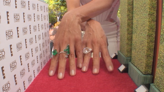 Nothing is more beautiful than diamonds and emeralds. There's a reason Sofia is consistently the most-anticipated red carpet attendee, because she never lets us down.