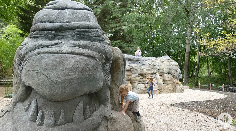 frank_tierpark_berlin_stein_dino_dan_pearlman.jpg