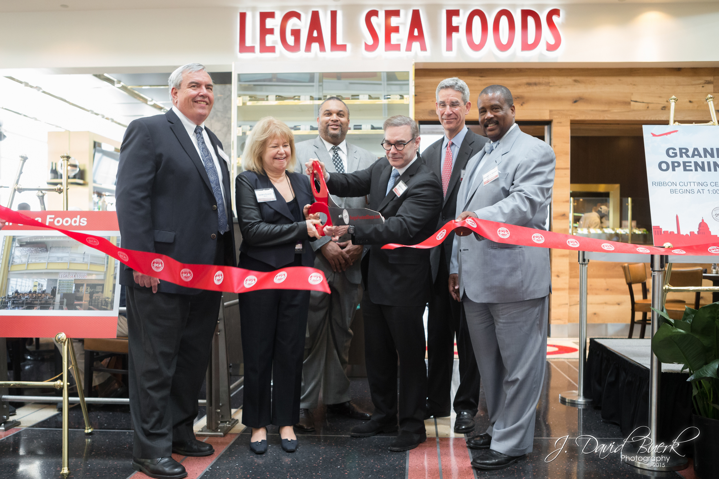 Legal Sea Foods Grand Opening and Ribbon Cutting at Ronald Reagan National Airport.
Photography by J. David Buerk:
www.jdavidbuerk.com
www.facebook.com/jdbphoto