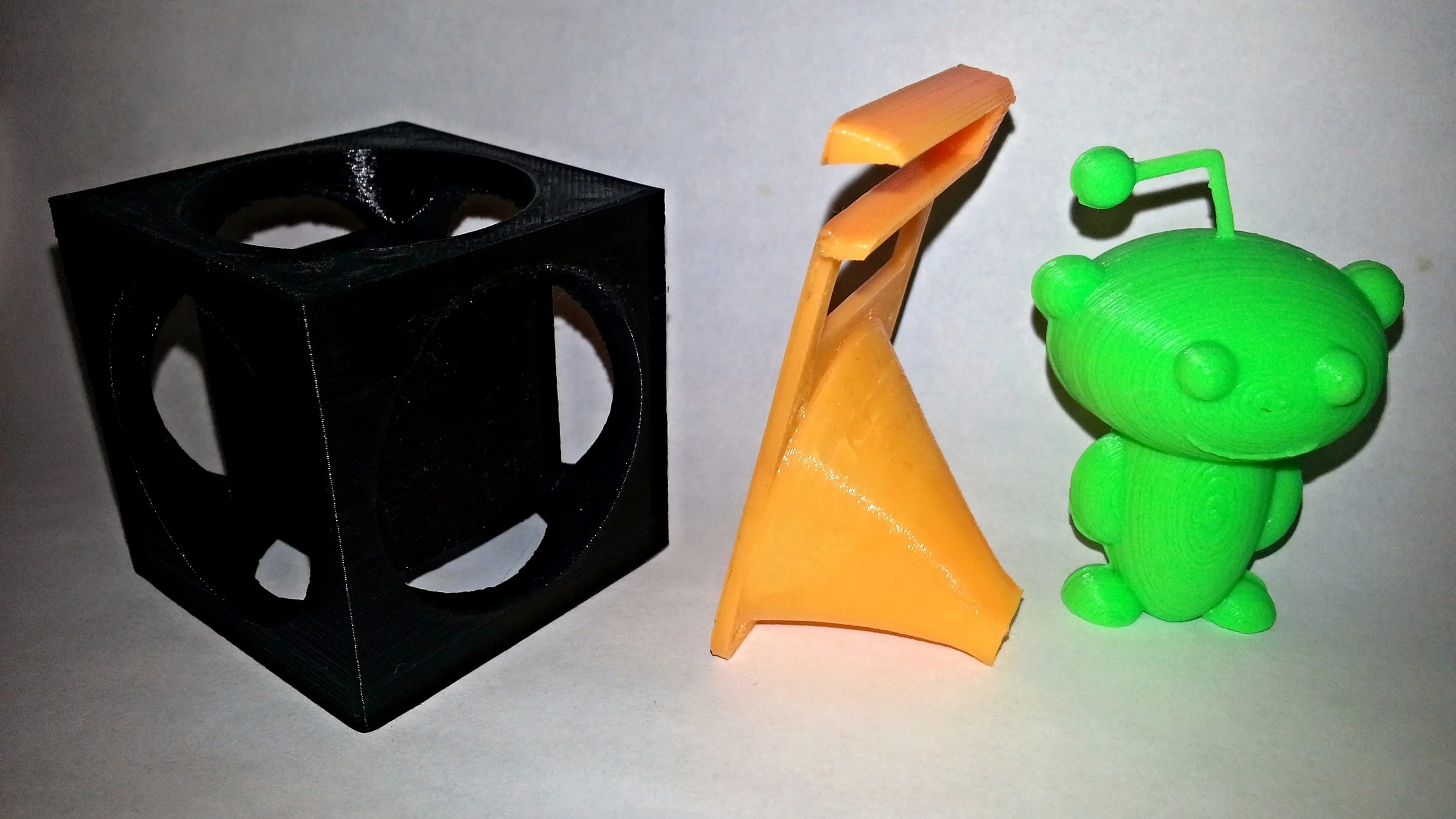 Various custom designed items and items from the Thingiverse.com Printrbot Simple - PLA