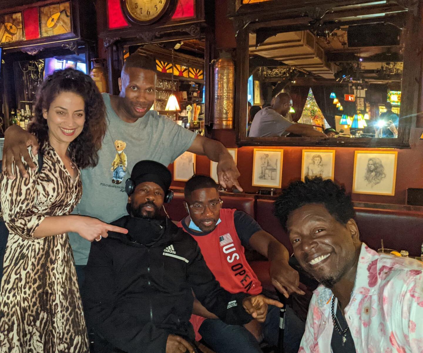 This is a perfect example of what it&rsquo;s like hanging out with the best people on the planet: when one of you can pull off dope fashion the way only @iamdeanedwards can, @keithrobinson438 @wilsylvince, @hewasfunny and I had to make it known. I ca