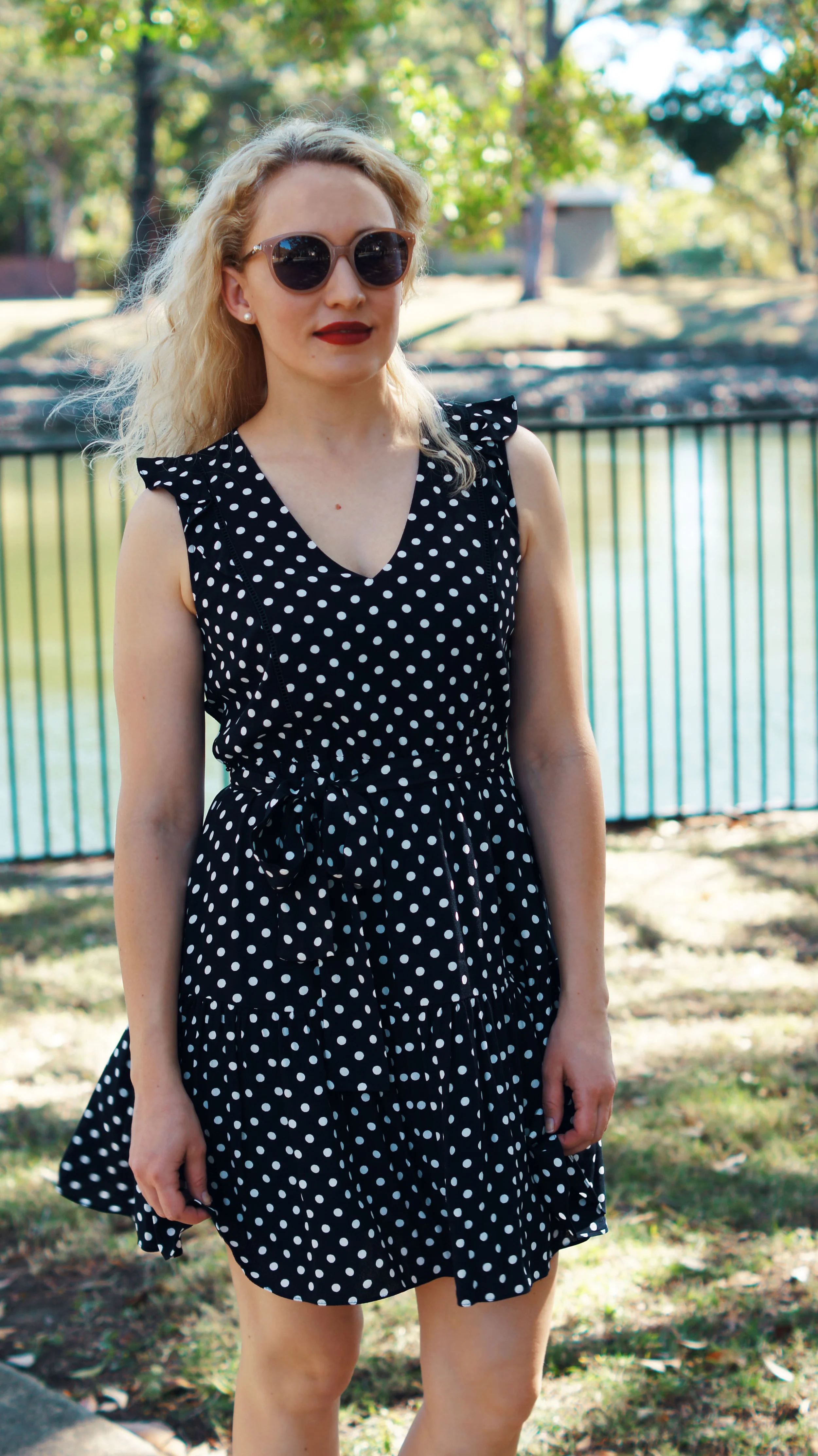 ForeverNewNavyPolkaDotDress_Noskam.jpg