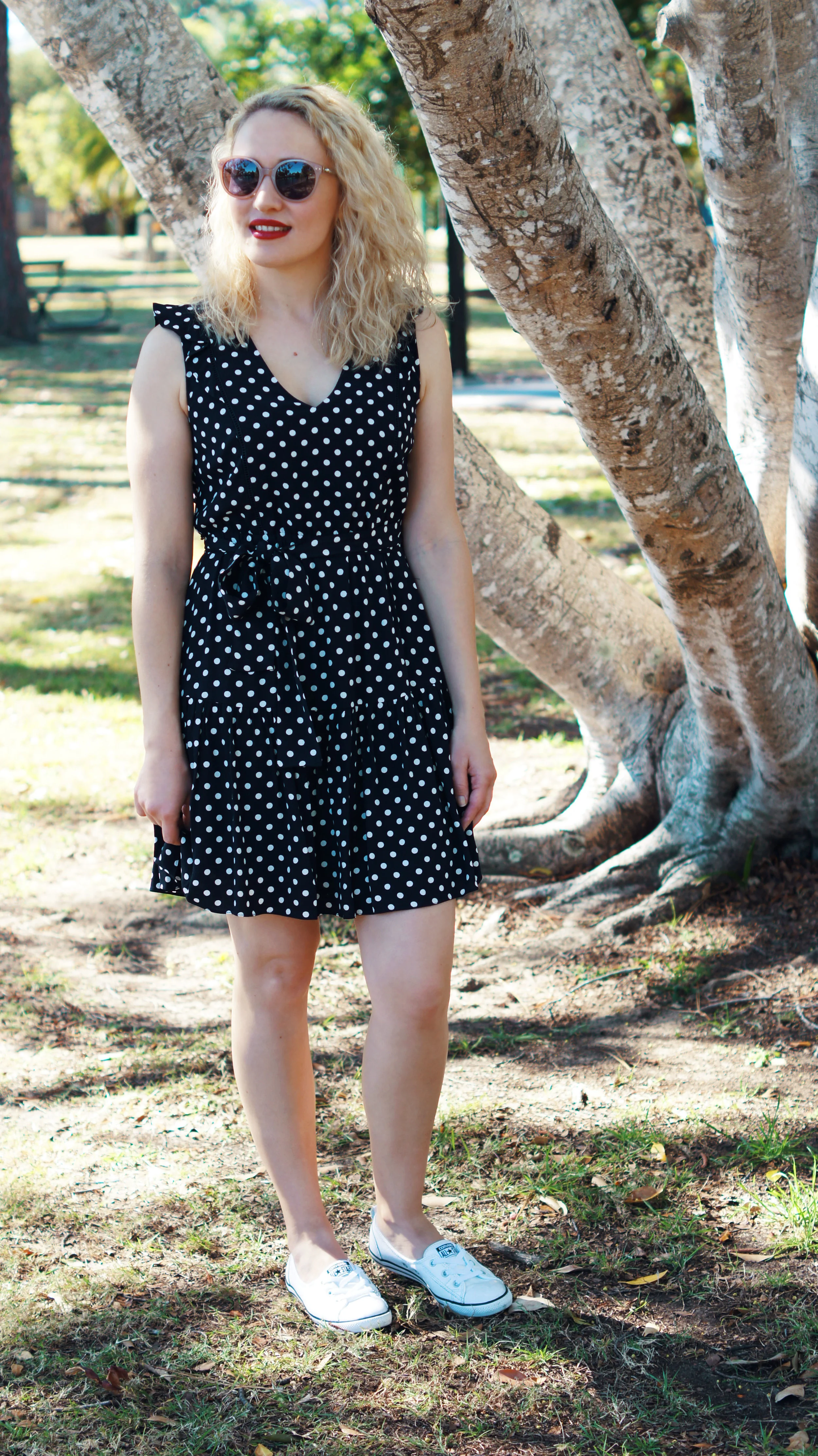 ForeverNewNavyPolkaDotDress_Noskam.jpg