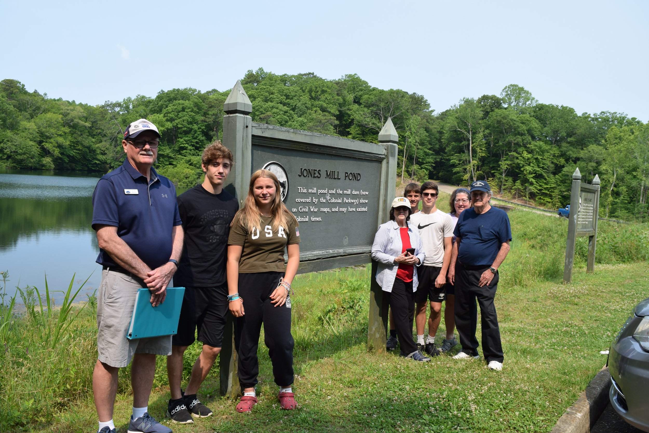 WBA Director Don Kline with Deb and her husband, daughter, and grandchildren at Jones Mill Pond off of the Colonial Parkway (photo June 2023 by Amy Parker, WBA)