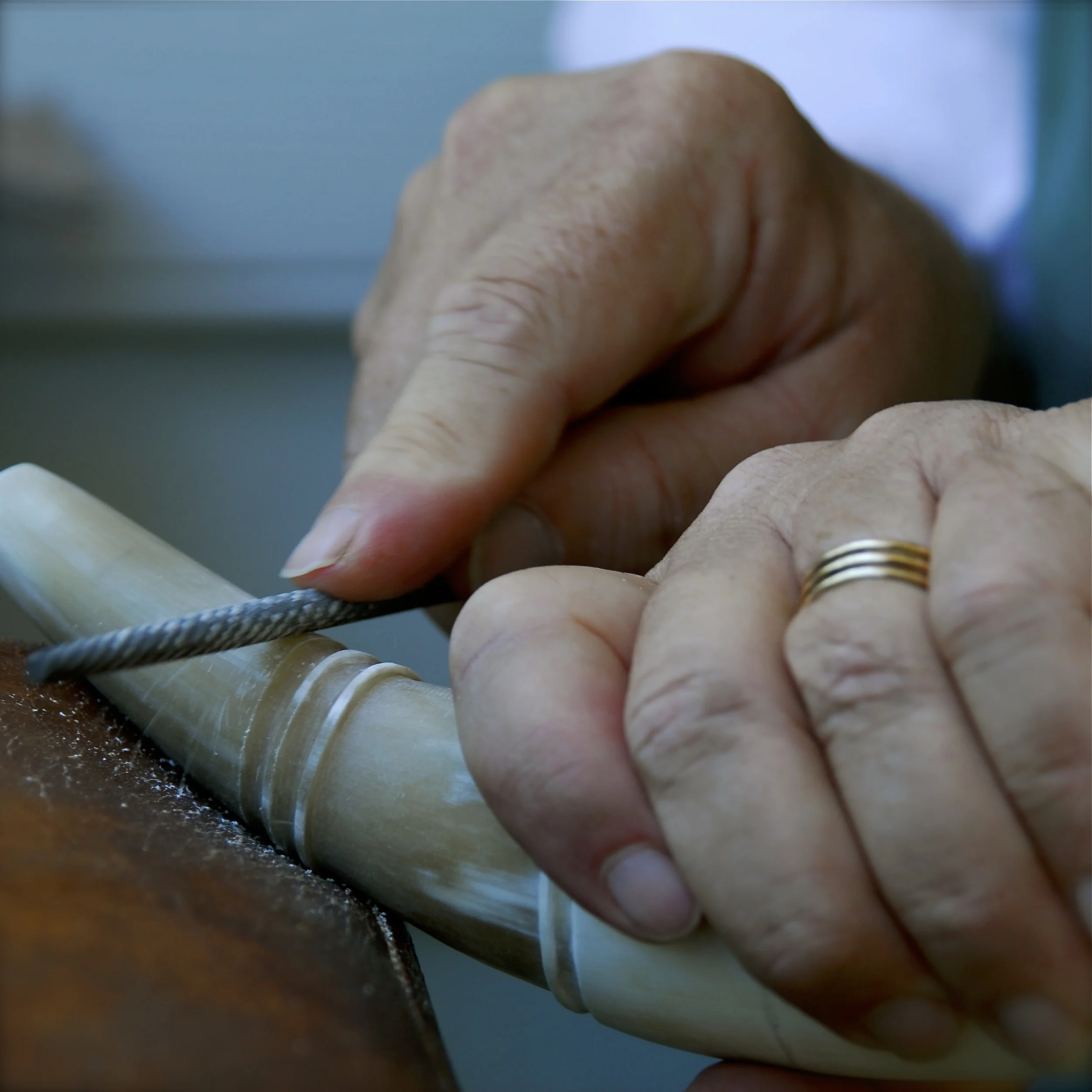 Detailing A Powder Horn.JPG copy.jpg