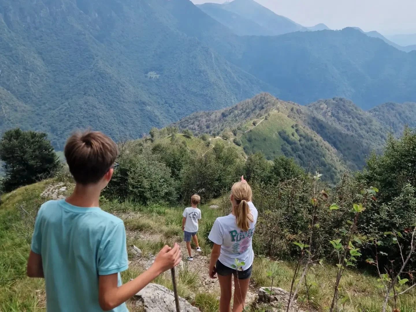Een gave hike met een gezellige groep!
(13km, 800 hoogtemeters, 35 graden in het dal)

Na een stevige (en warme) klim hebben we genoten van een welverdiende risotto lunch bovenop de Monte Magnodeno (1241mt.), bereid door de Alpinisten.
Grazie mille!
