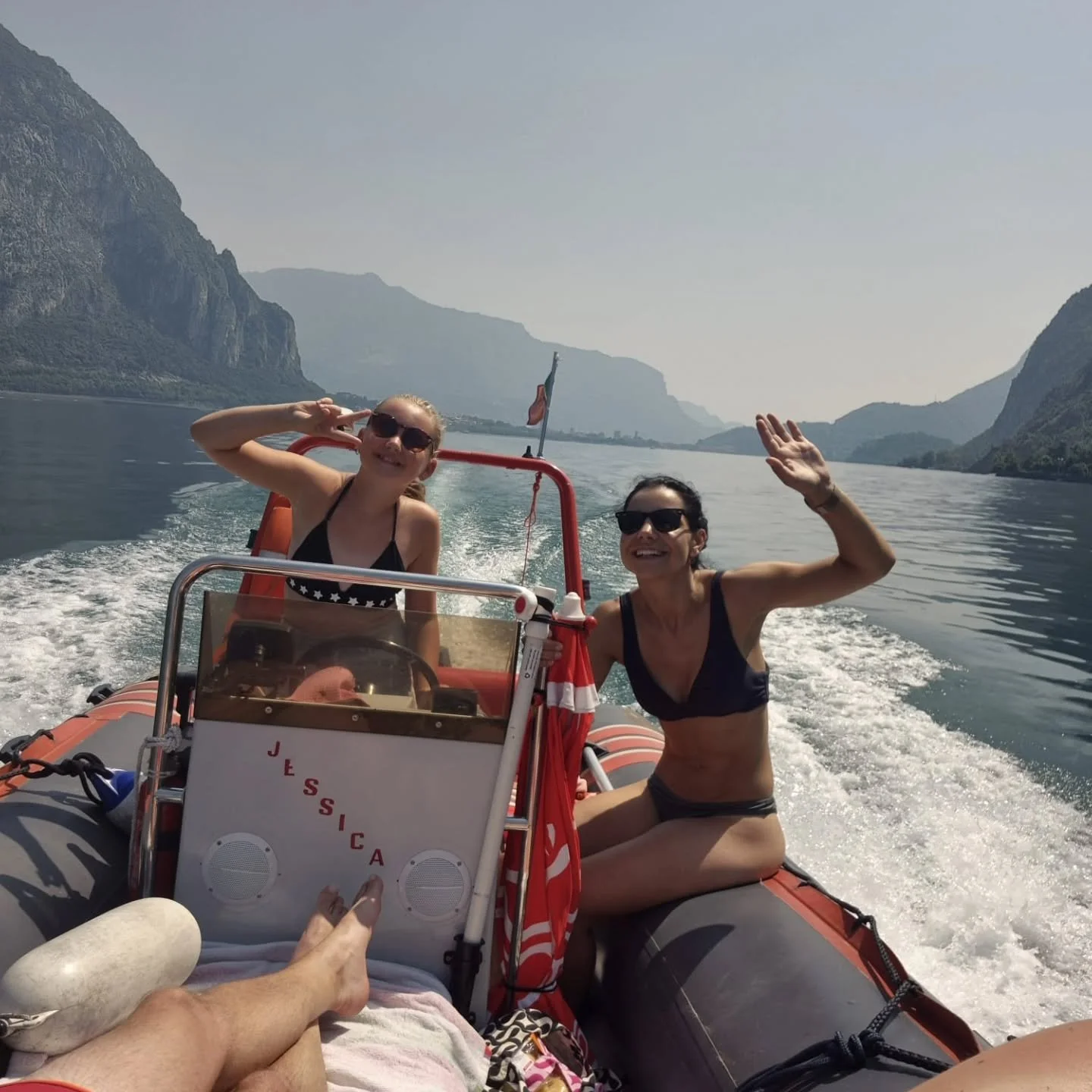 Vakantie!
#varen #zwemmen #duiken #salto #bommetje #plonzen  #ijsje #drankje #comomeer #italia