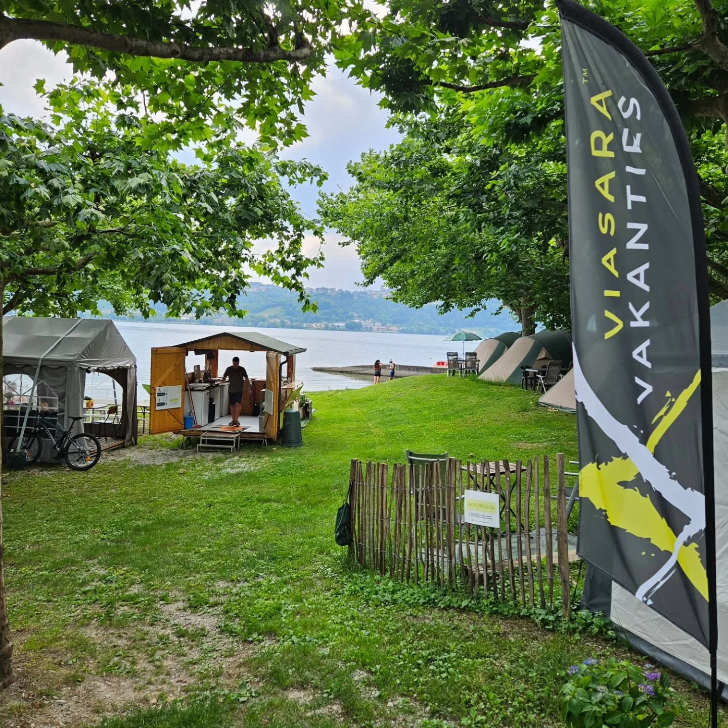 Bijna...!😍 Het zonnetje schijnt, de vogeltjes fluiten en de frisgroene blaadjes verschijnen al!
We gaan ons weer voorbereiden op het nieuwe campingseizoen. 

Wil jij helpen met opbouwen van het Viasara vakantieoord?
25 april - 3 mei

Met nog &eacute