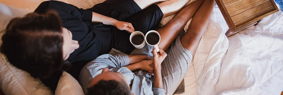 AVH_Photography_at_home_engagement_life_style_shoot_cute_breakfast_in_bed.jpg