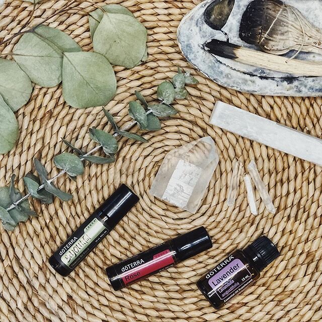 Here&rsquo;s what&rsquo;s up for the final day of @doterra BOGOs. Friday is another Buy One, Get TWO. And it&rsquo;s a purrrtyyy one 🌹🥰😍⠀
⠀
If I had to pick a theme for this combo it would be 〰️ MOOD.⠀
⠀
Floral oils (Rose &amp; Lavender) are uplif
