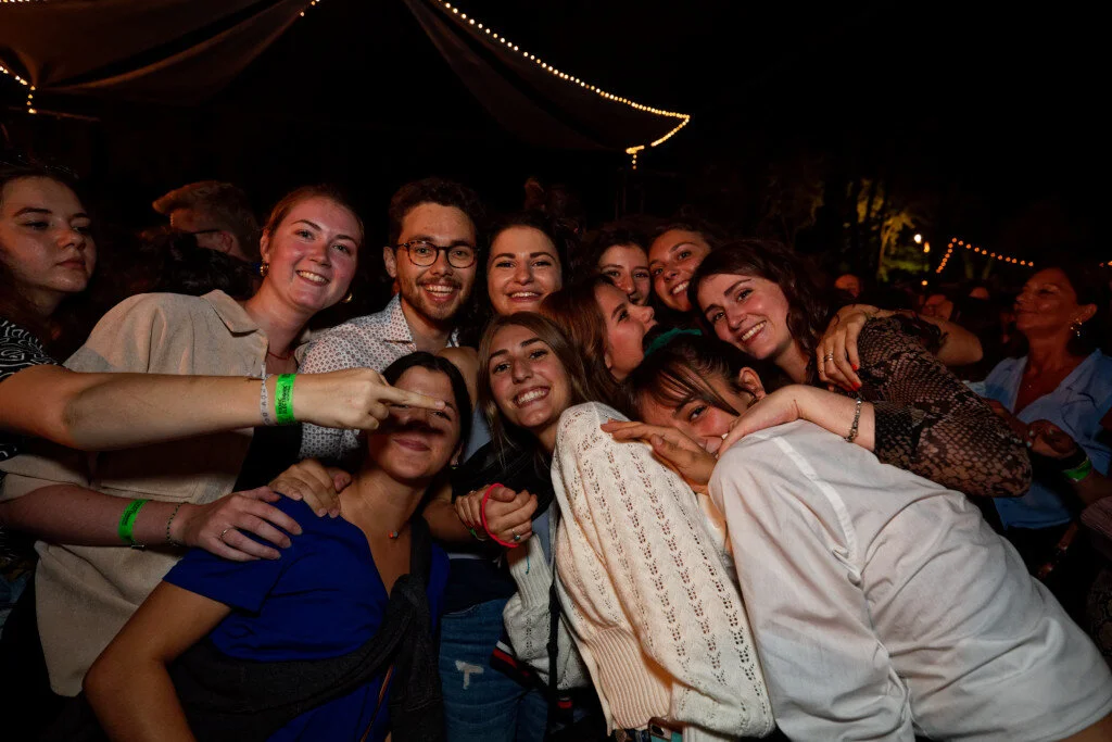 5D4_5587_Crowd.jpg