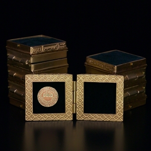 Diamond and Dot 18K gold Mini