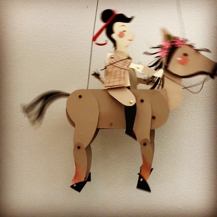 Made this paper marionette of the legend of #Mulan in my class @svaarted. For a lesson plan to teach kids myths and folklores #arteducator #childrensbooks