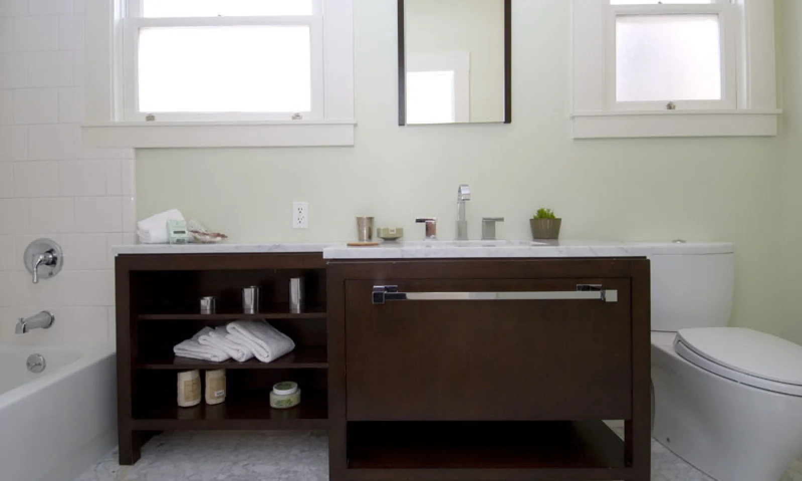 hall_bath.jpg
